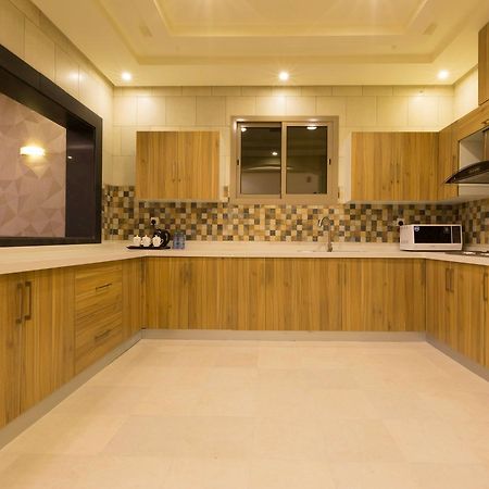 Ayam Lilian Aparthotel Büreyde Dış mekan fotoğraf