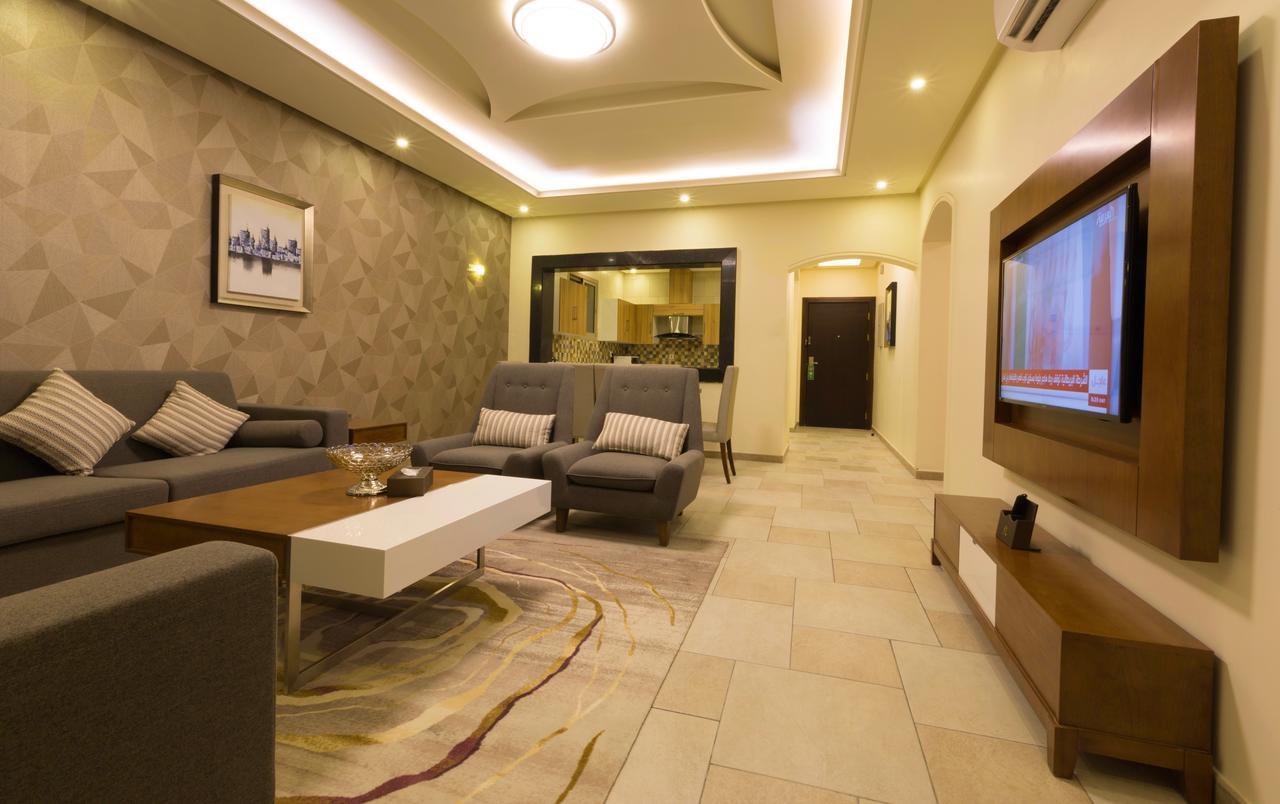 Ayam Lilian Aparthotel Büreyde Dış mekan fotoğraf