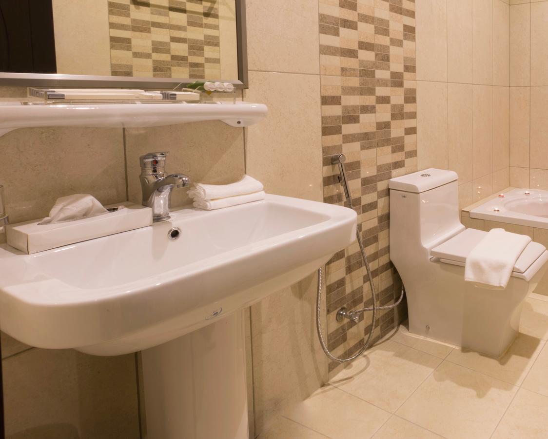 Ayam Lilian Aparthotel Büreyde Dış mekan fotoğraf