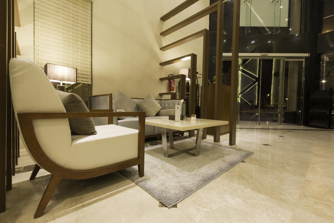 Ayam Lilian Aparthotel Büreyde Dış mekan fotoğraf